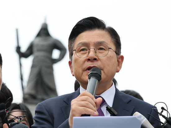 韩媒：韩国无党派总统(😿)候选人黄教安宣布退选，支持执政党候选人金文洙